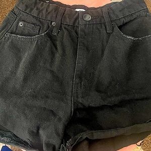 RUE21 BLACK JEAN SHORTS